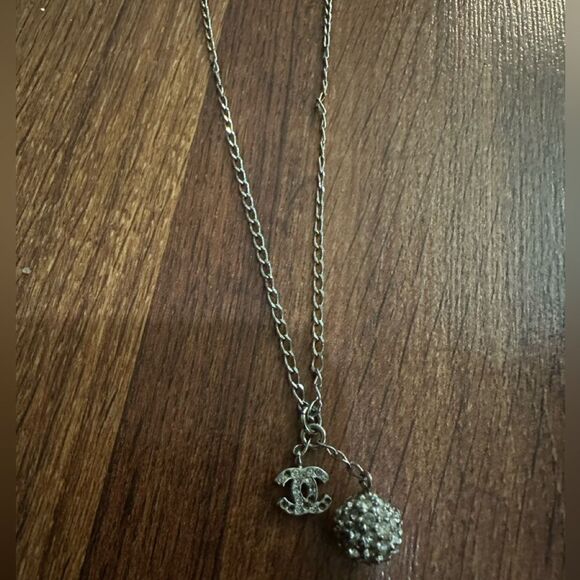 Elegant Silver Pendant Necklace for fun - Picture 5 of 8